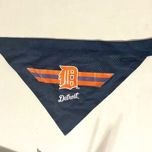 Dog Bandana: Detroit Tigers Collar Sleeve. Large
